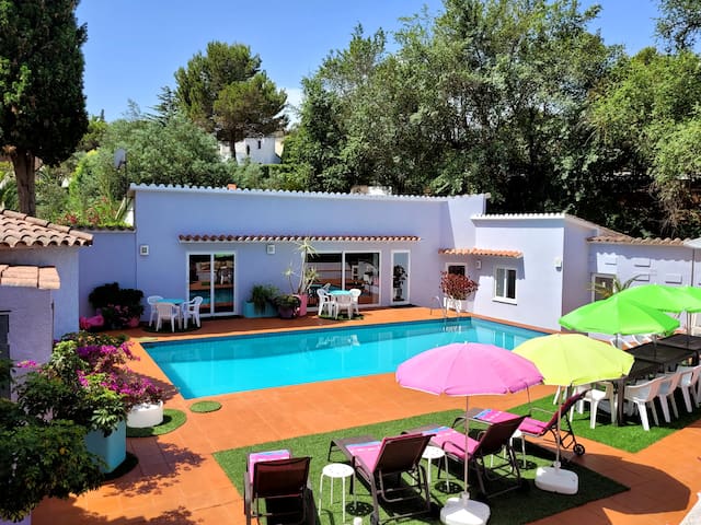 Space Oasis – a tranquil and stylish retreat.