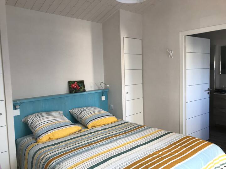 Habitación 1 planta baja con baño contiguo