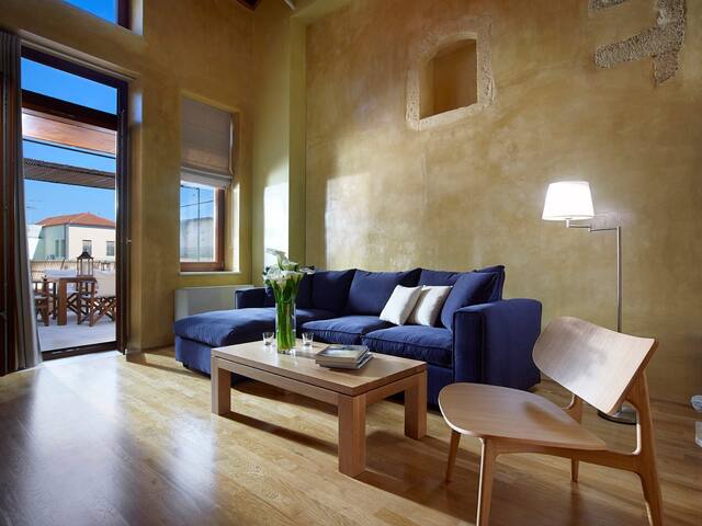 A Unique Gem In The Heart Of The Old Town!