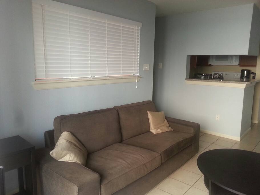 Couch,Furniture,Chair,Indoors,Room
