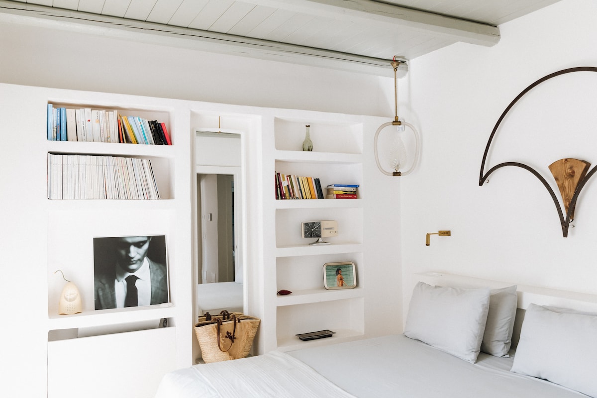 1. spavaća soba s pogledom na bazen Lamia