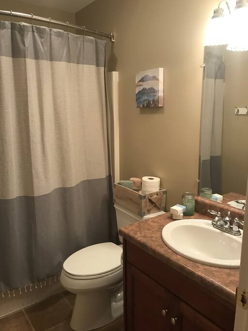 Upstairs: Full Bath