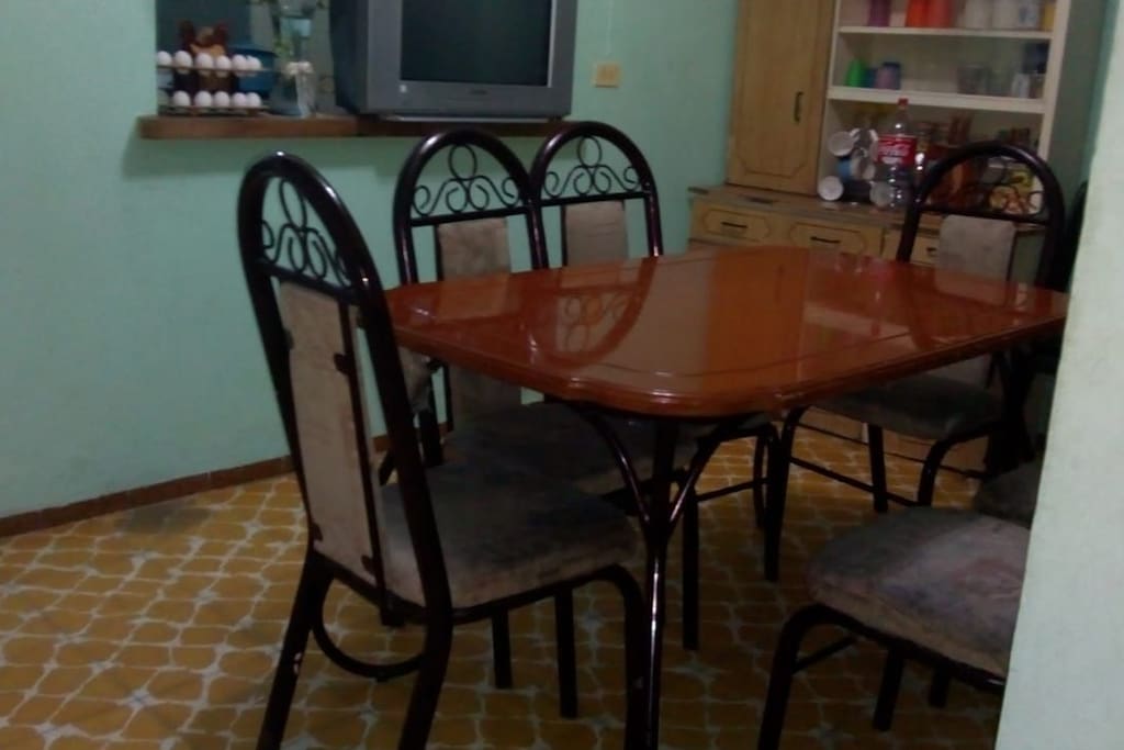 mesa con 6 sillas en acabado caoba sillas acojinables bonito comedor hogareño para que te sientas como en casa
