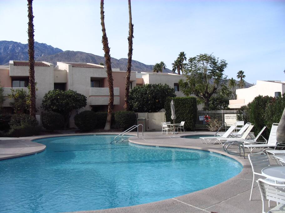 Pool in Front