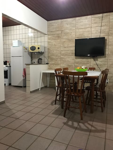 Airbnb em destaque: Pool House & Foot on the Lawn em Ingleses Centro
