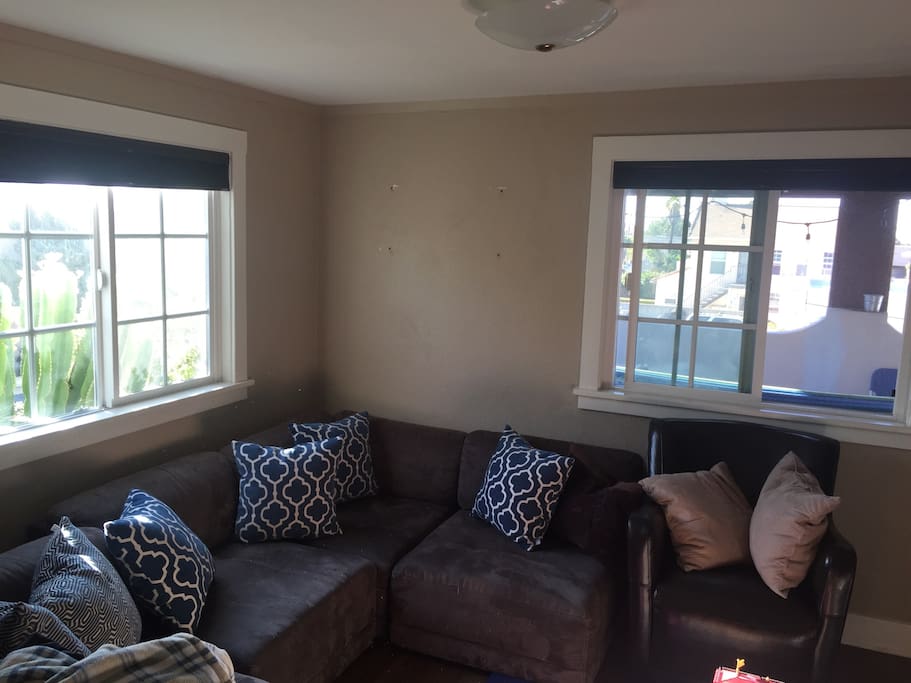 Living Room right window looking into outdoor patio.