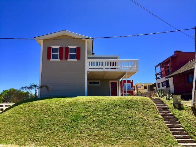 Hermosa casa con amplia vista al mar
