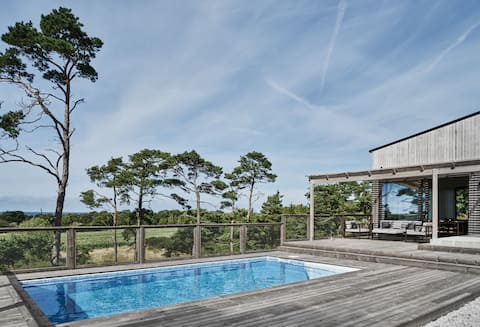 Private ocean view home w/ pool close to Visby