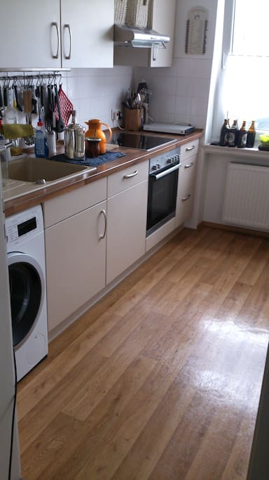 Küche mit Waschmaschine