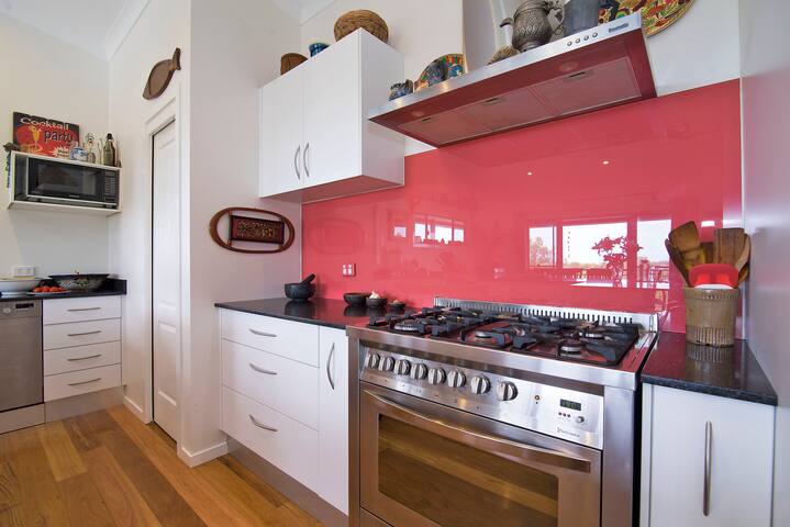 Byron Bay Tree House gallery image 5