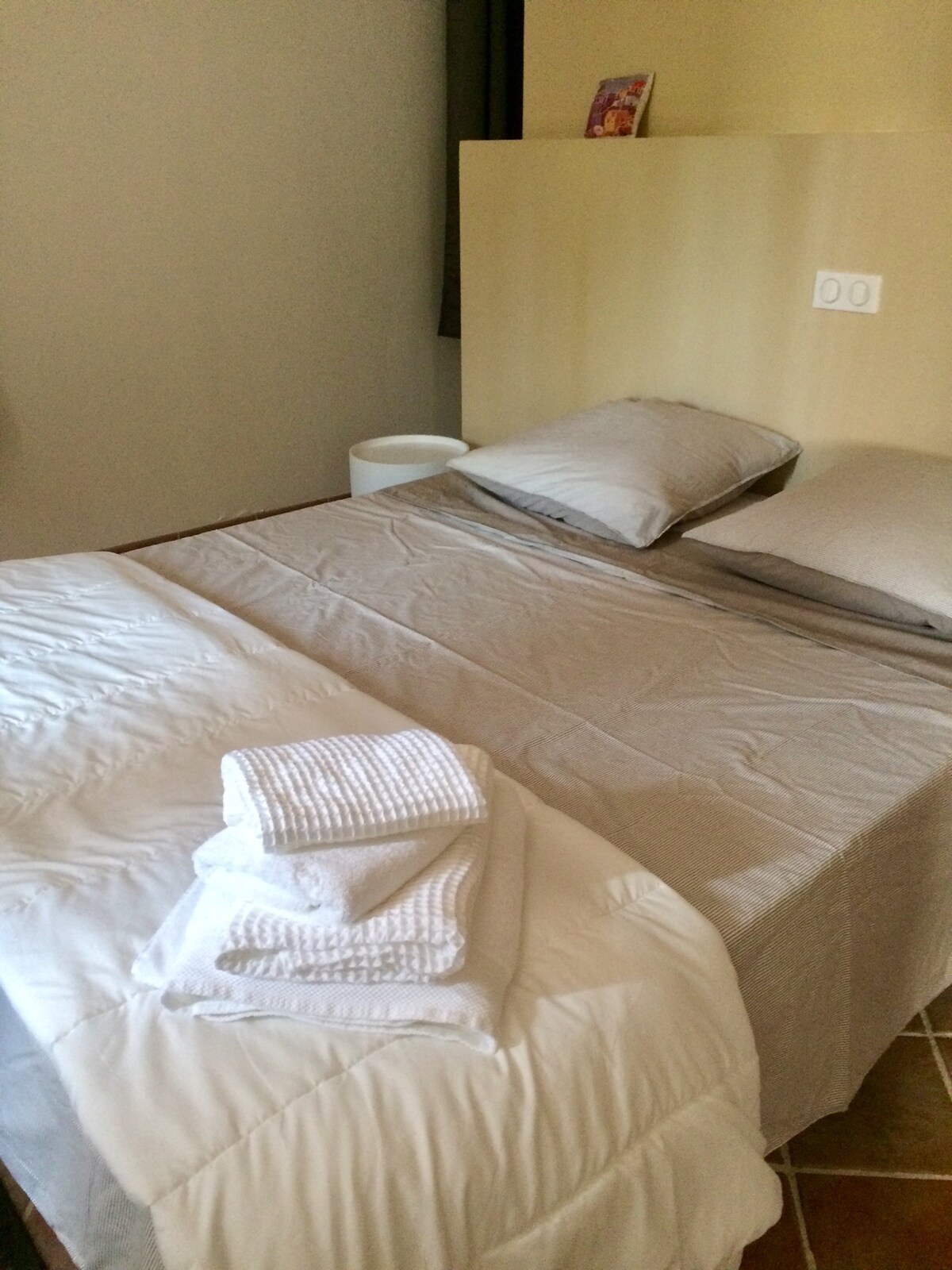 Осигурени са чаршафи и кърпи