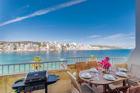 Seafront 3 bed w/ terrace & bbq, close to beaches