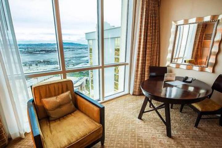 888 # 55, MGM Signature Two (2) Bedroom Suites ! gallery image 5