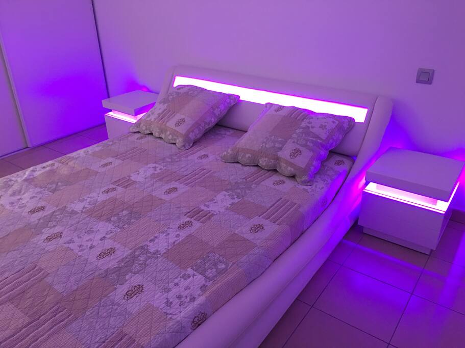 Lit et chevet led grand confort