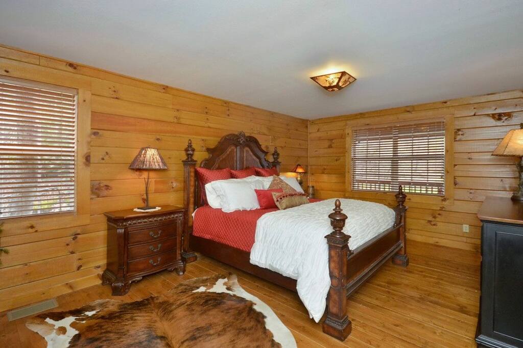 Master Suite with King Bed
