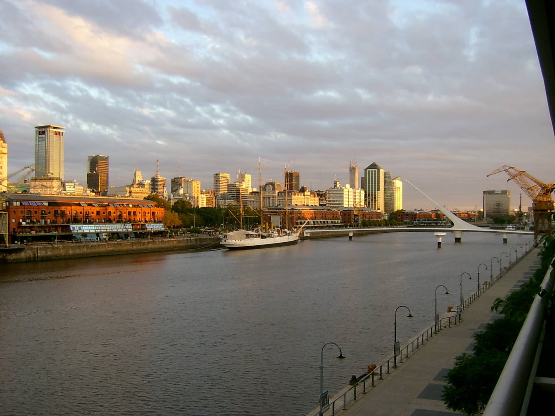 Квартира с 1 спальней в Puerto Madero у набережной