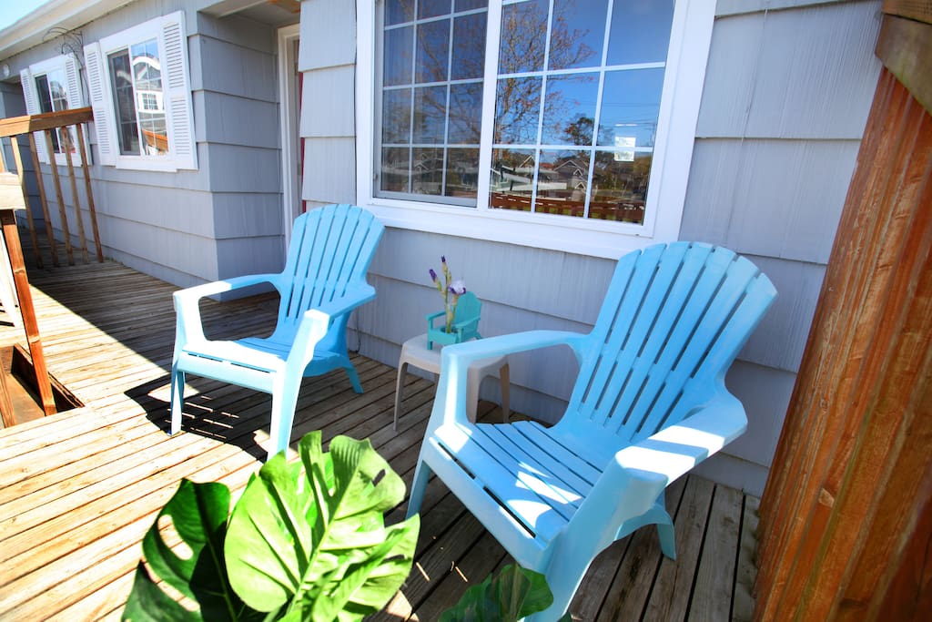 Private entry patio with chairs
