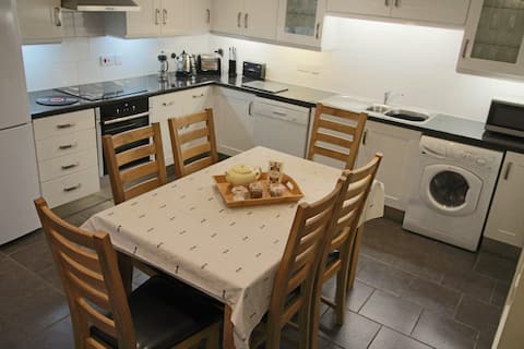 Top performing Airbnb: Cornerhouse, a luxury townhouse in York in Fulford