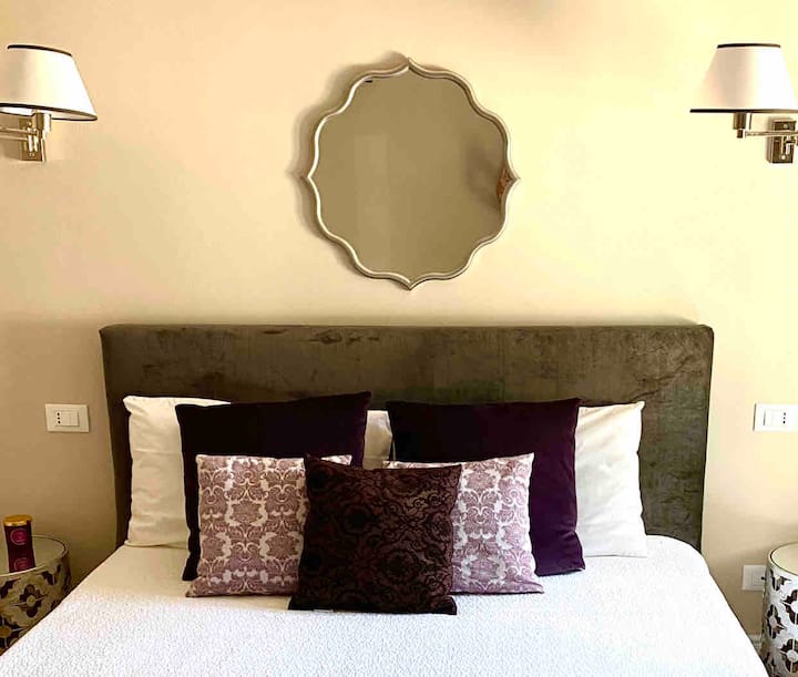 带空调、步入式衣橱的双人卧室，可通往小型私人露台 