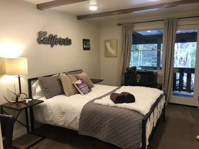 Great room in SquawAlpine Ski area(L)