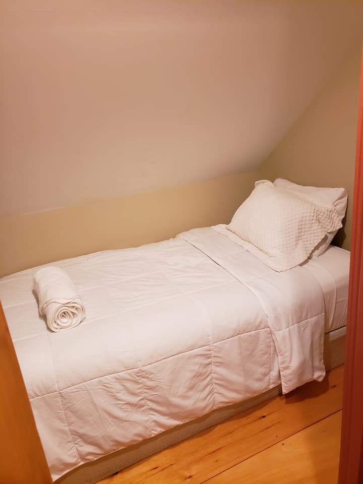 舒适角落的双人床。