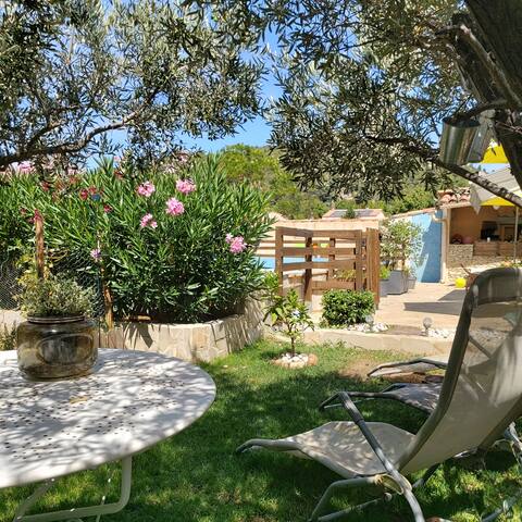 House & swimming pool between Alpilles and Luberon