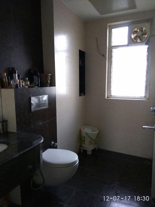 private bathroom 1