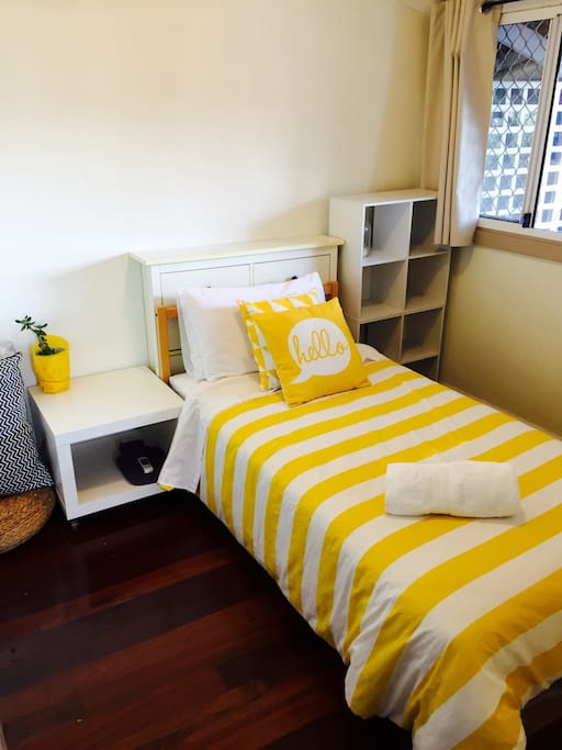 Quiet single bedroom converted from sleep out room, electric blanket available for comfortable sleeps!