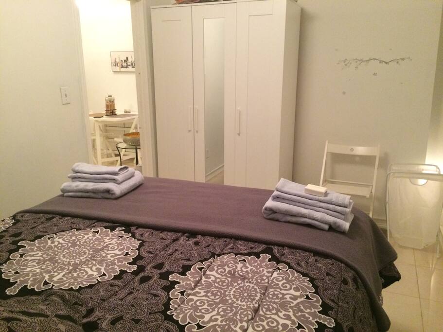 Right view. Queen size bed.