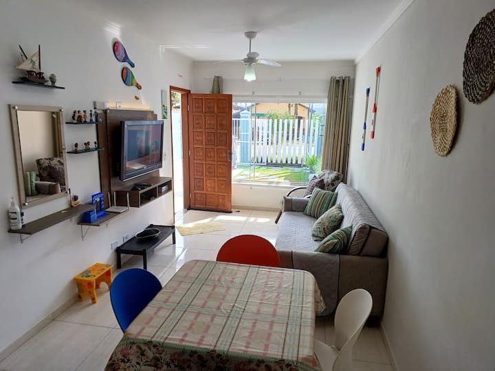 Casa Agradável Com Piscina, A Uma Quadra Do Mar. - Guaratuba