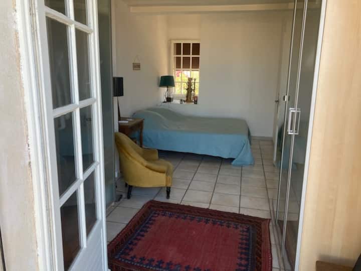 غرفة النوم 1 المستوى 1 - مكيف الهواء 
مع إمكانية الوصول إلى الشرفة