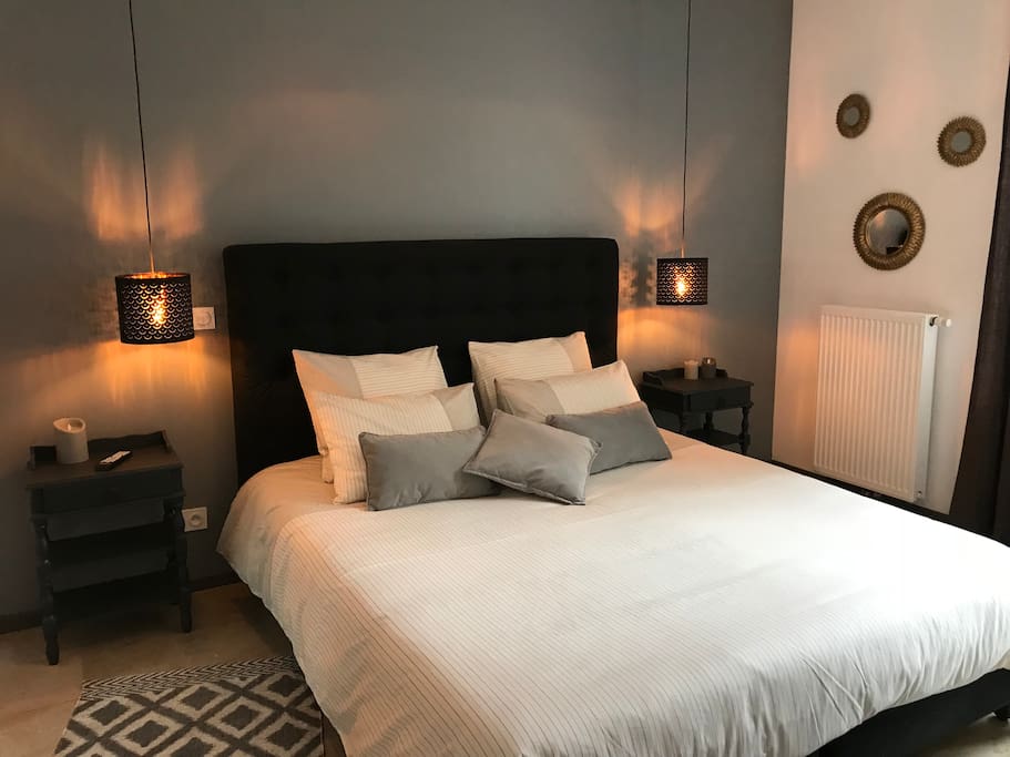 Chambre principale avec lit king size