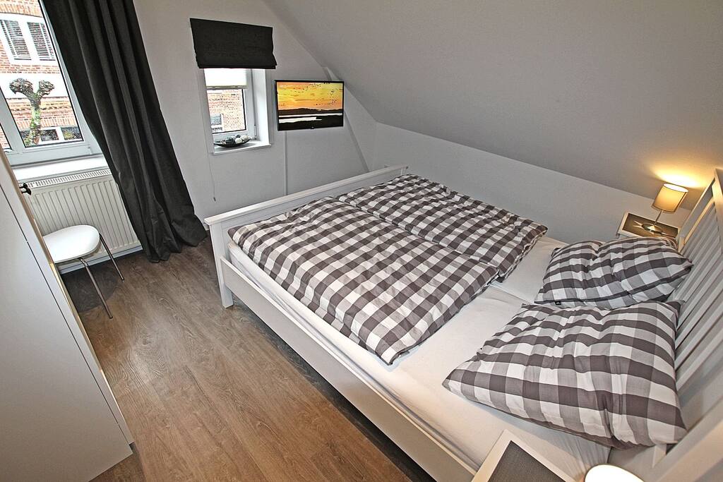 Schlafzimmer mit Doppelbett