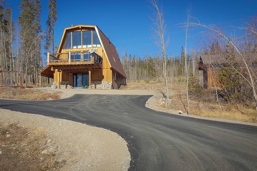 Shared driveway with two other houses