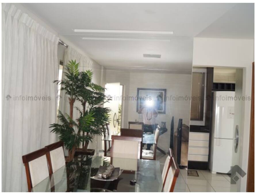 Sala de Estar Junto com Tv Compartilhada com o proprietário