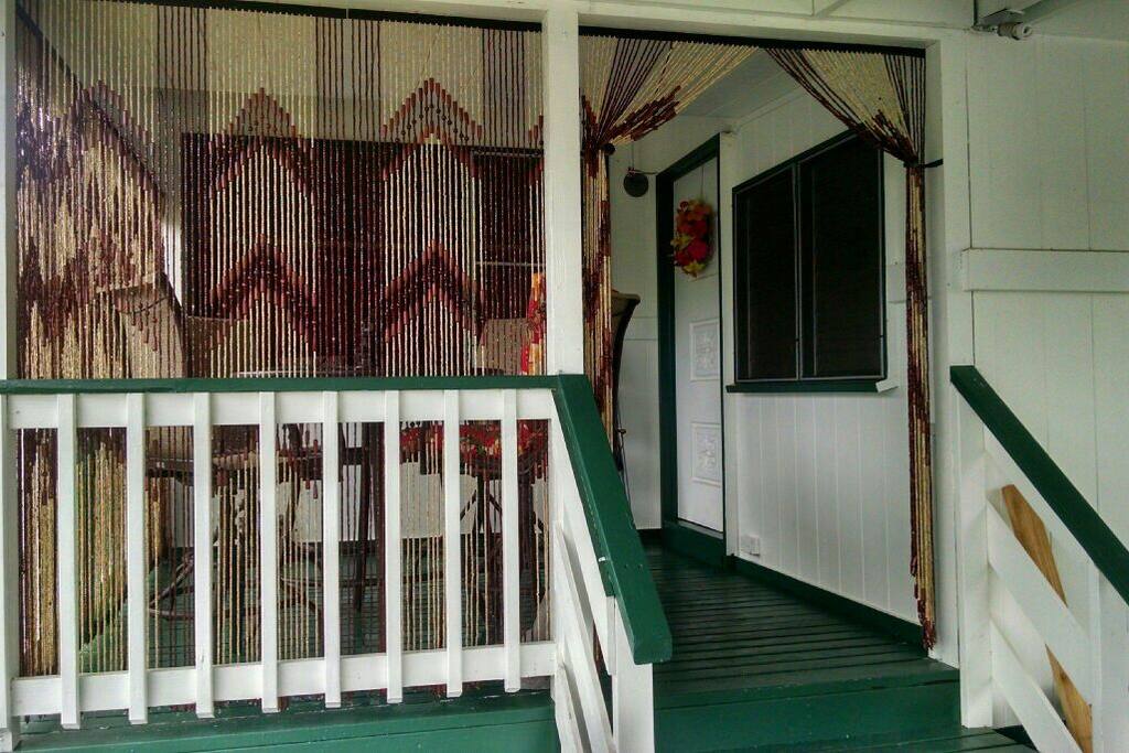 Entrance (front door)