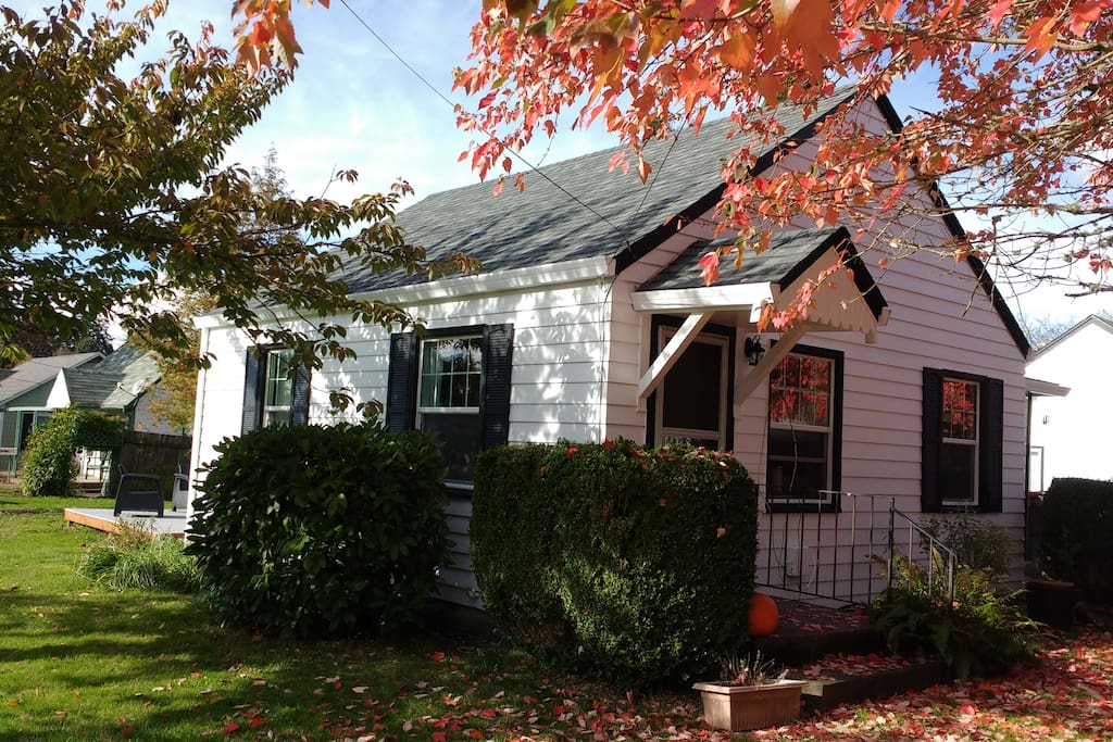 Beautiful, Remodeled Wine Country Cottage Bungalows for Rent in