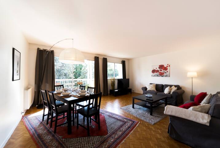 Frères Lumière’s Park – balcony and park