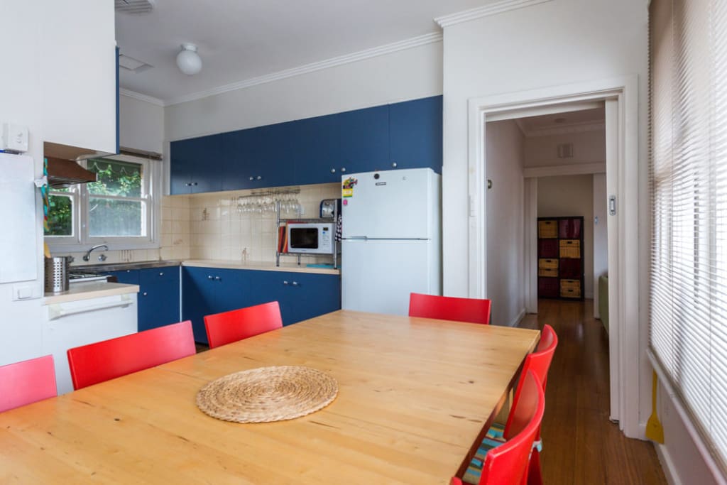 Colourful functional kitchen