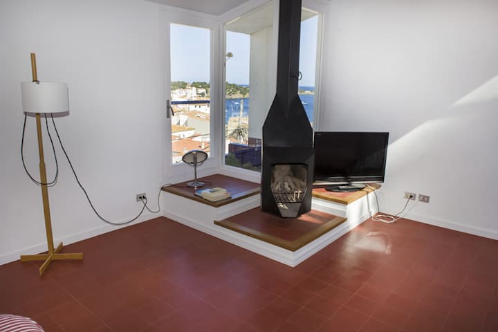 Tusquets – Casa con vista al mar y en la iglesia.