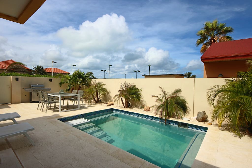 Your private swimming pool to enjoy to Aruban sunshine