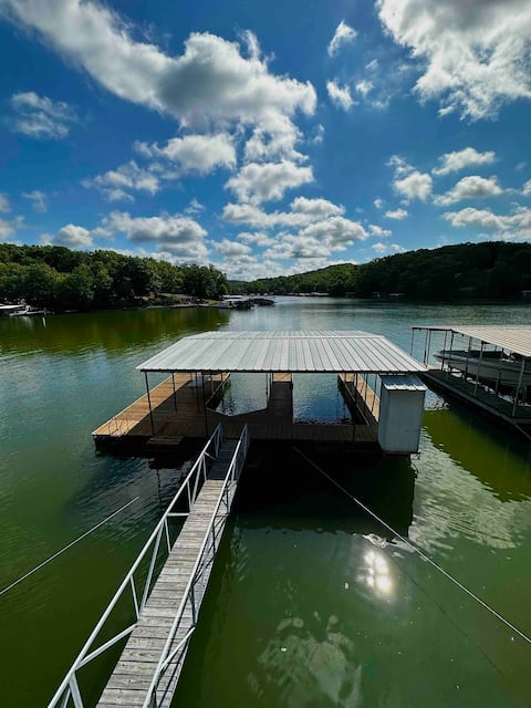 Lakefront Home, Private Dock, High-dive, Lilly Pad