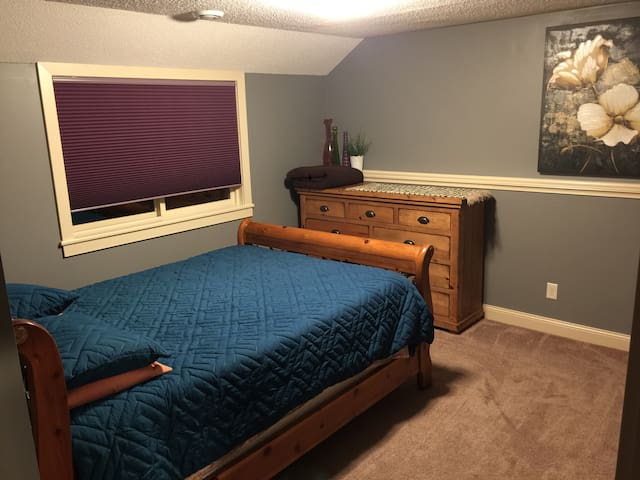 Nice Private Bedroom (very comfortable queen bed)