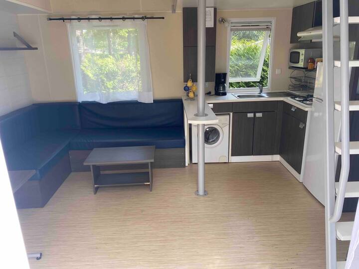 Кухня с хладилник, фризер , газов котлон, грил фурна, микровълнова печка, пералня, пералня за пране 