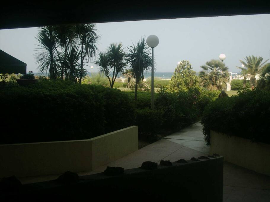 accès plage direct par le jardin
