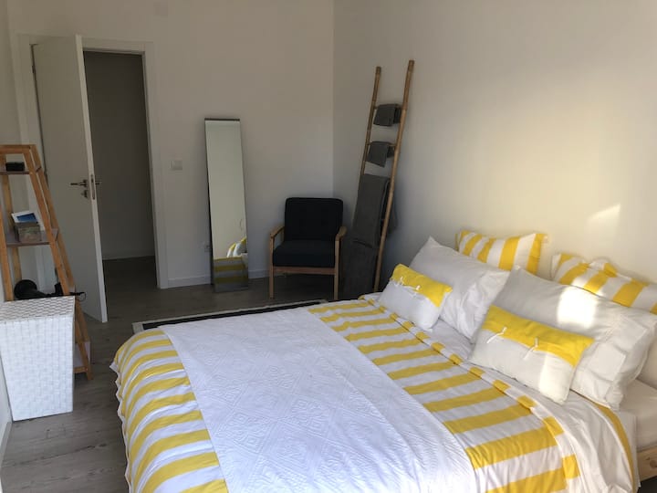 חדר שינה שני - מוצע עם מיטה זוגית (יכול להיות גם 2 מיטות יחיד)