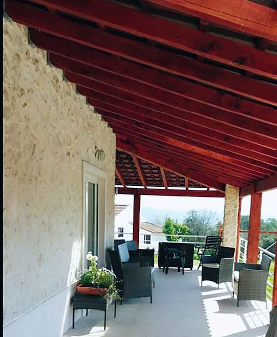 Side terrace, seating & fantastic views.