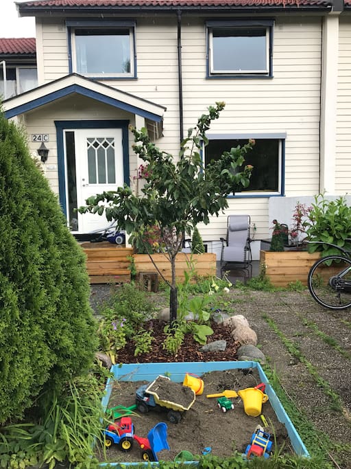 There is plenty of play space. Toys will be available for renters.