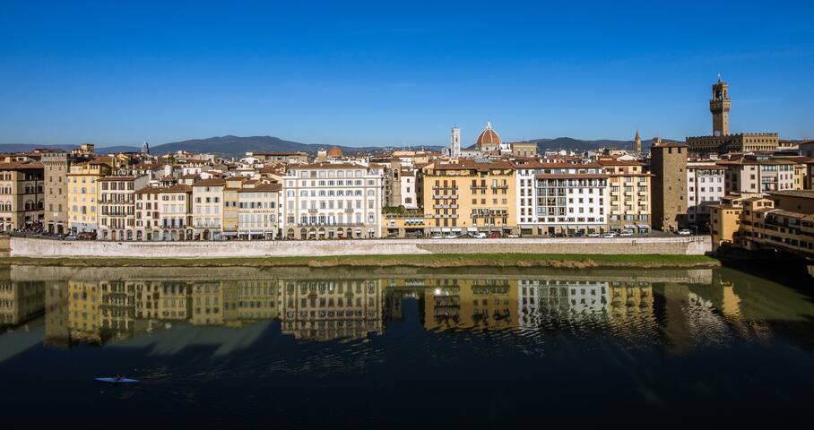 Ponte Vecchio Penthouse with breathtaking Terrace gallery image 2