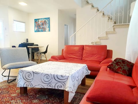 Spacious 3BD Penthouse, Rooftop & Parking